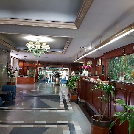 The Park Hotel Sukhumvit 7 Banguecoque Exterior foto