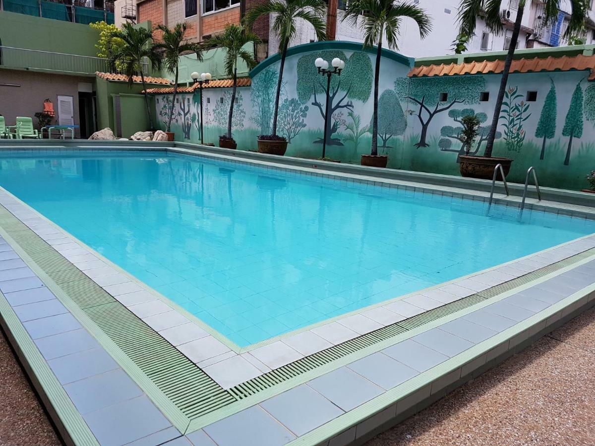 The Park Hotel Sukhumvit 7 Banguecoque Exterior foto