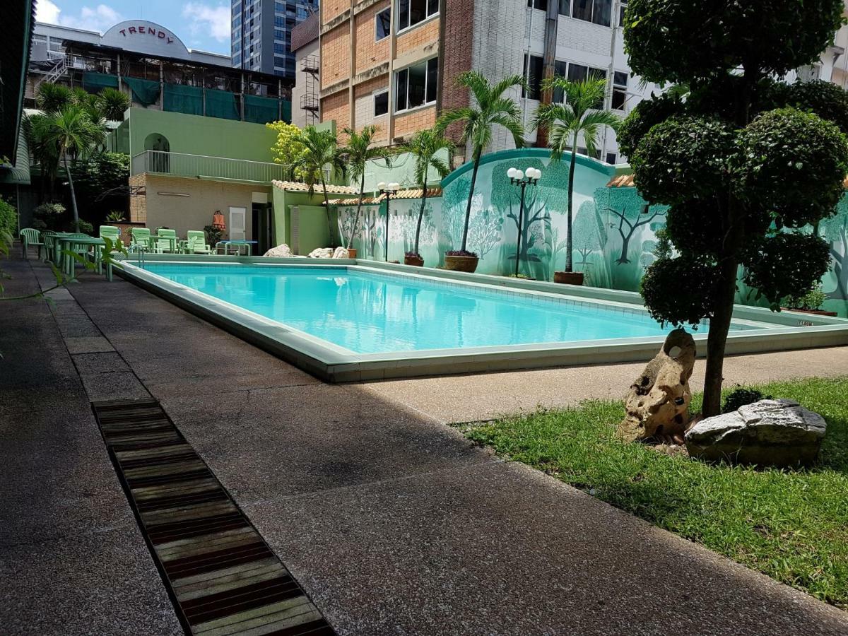 The Park Hotel Sukhumvit 7 Banguecoque Exterior foto